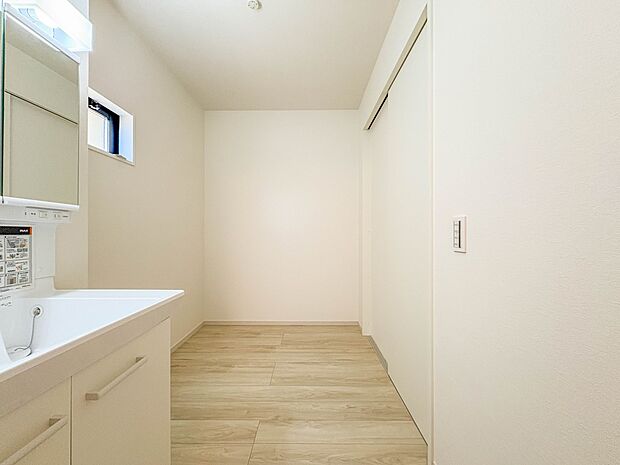 3号棟【脱衣所】脱衣所、洗面所は小さなプライベートスペース。歯磨き、洗顔と毎日施す個人空間。