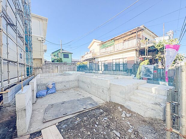 1号棟【外観】こちらの物件が少しでも気になるようでしたら、お気軽にお問合せください。人生でいちばん大きなお買い物ですので、ゆっくりご見学ください。ネット上の画像と実際の見学では、リアル感がま…