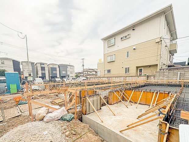 1号棟【駐車場】日々の暮らしにマイカーが必要。そんな方は物件の購入条件に駐車場は必須です。通勤に、家族のお迎えに、お買物に、おでかけに、クルマライフを楽しみたい方に。