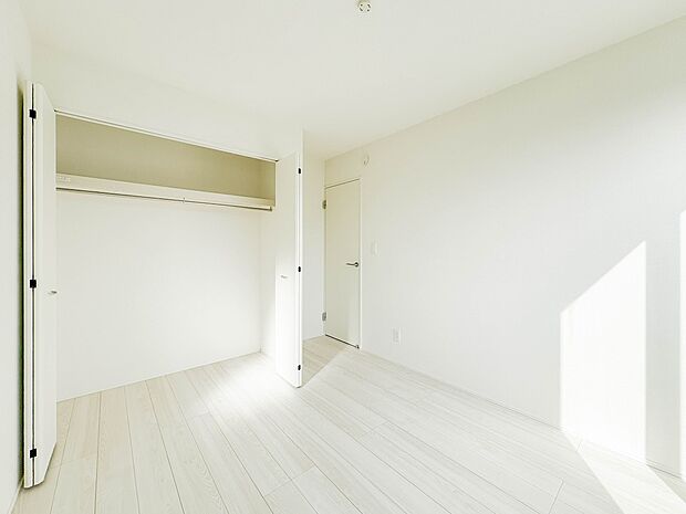 限られたスペースを有効に活用できる壁面クローゼット。