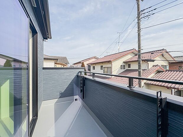 【バルコニー】  バルコニーから差し込む陽光・通風は、住環境・快適性と共に有り続ける貴重な「財産」です。