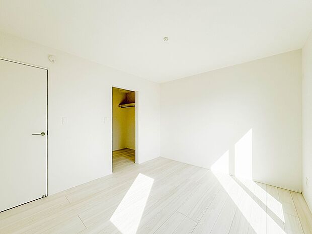 こちらの物件に少しでもご興味がありましたら、お気軽にお電話下さい。ネット上で「見えない物」「わからない事」でも、実際にご見学いただくことで、手に取るようにおわかりいただけるはずです。