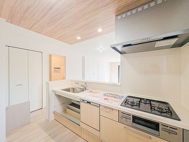 【ぜひ現地をご確認下さい】  陽当りや通風性など各所に施された工夫で住みやすさを実現。部屋の大きさや周辺環境・街並など、資料には掲載していない情報が現地にはたくさんございます。是非ご確認下さ…