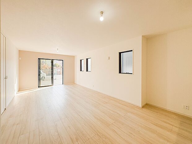 インテリアショップで見掛けた「あの家具」も置ける、ゆったりとした空間。時に広さが上質な寛ぎの時間になる事も。