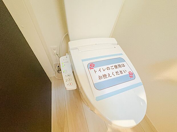【トイレ】いつも清潔なスペースであってほしいのが毎日使うトイレです。掃除がしやすいのはもちろん、落ち着けるスペースとして機能することも大切です。