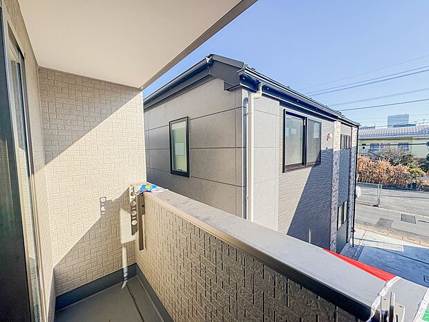 【バルコニー】バルコニーから差し込む陽光・通風は、住環境・快適性と共に有り続ける貴重な「財産」です。