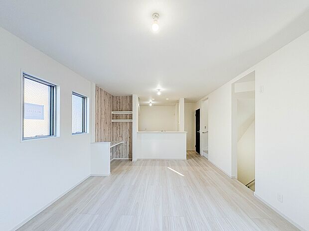 【ダイニングキッチン】会話でホッとコミュニケーションできるリビング。料理でホッとハピネスになるキッチンなど。人をホッとさせる最新設備・仕様を採用しています。