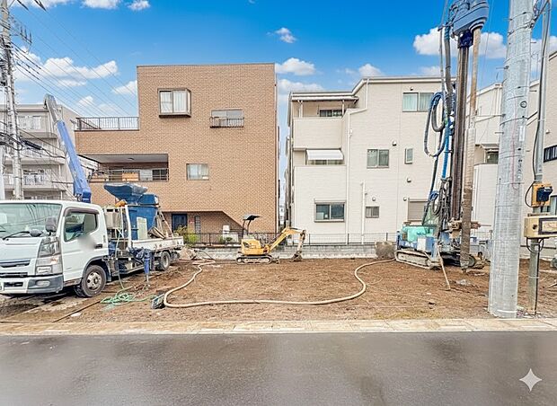 【前面道路5.8？】車の通行が少ないので、静かな住環境を維持することができます。