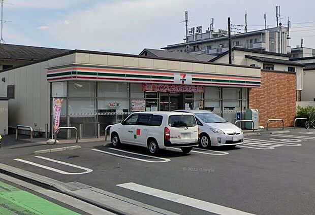 コンビニ 160m セブンイレブンさいたま西堀2丁目店(セブンイレブンは近くて便利を掲げています。近くとは、心の近さ。便利とはモノが期待以上の品質でお客さまに届くこと。セブン銀行など新しいサ…