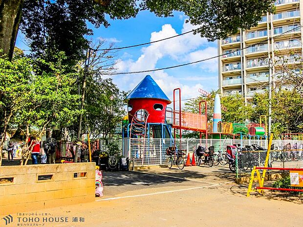 幼稚園・保育園 490m 西堀ひかわ幼稚園(西堀ひかり幼稚園の保育は、のびのび生活できるような≪自然的環境=鎮守の杜≫≪物的環境=大型遊具≫≪人的環境=教職員≫を整えて、体験を通して生活の作…