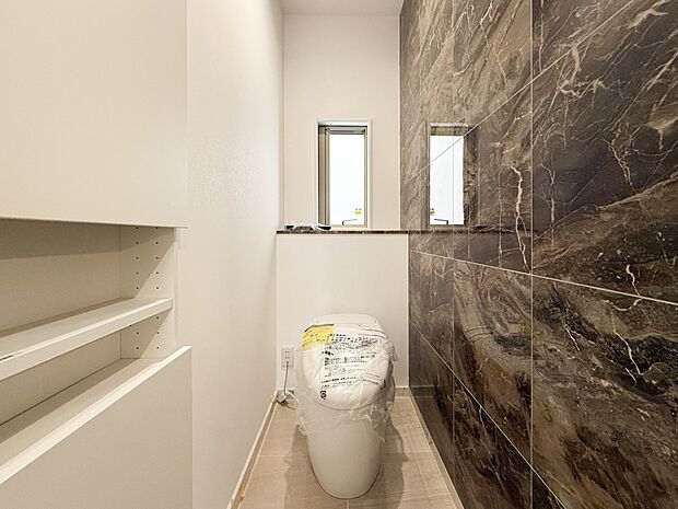 1号棟【トイレ】トイレ・ウォシュレット付。快適で衛生的な洗浄機能付温水シャワートイレです。