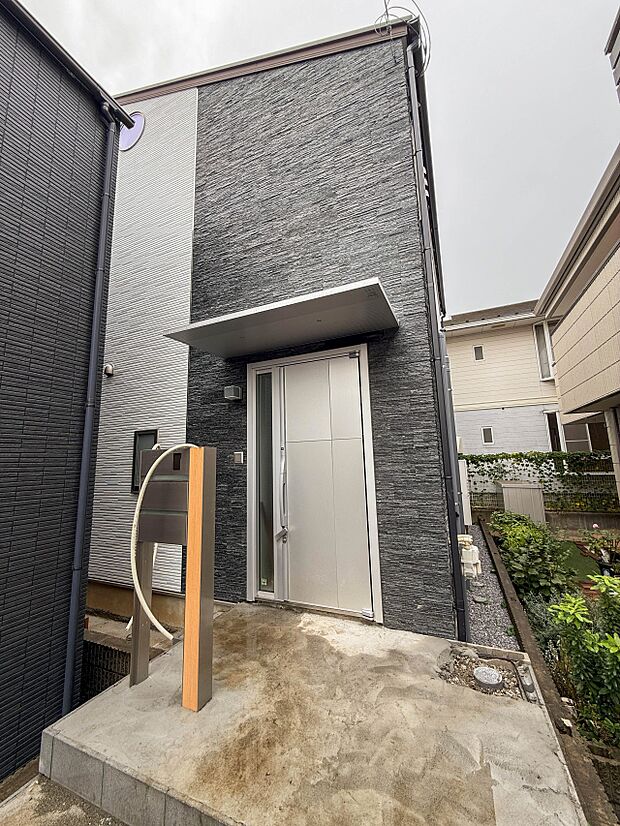 【外観】こちらの物件が少しでも気になるようでしたら、お気軽にお問合せください。人生でいちばん大きなお買い物ですので、ゆっくりご見学ください。ネット上の画像と実際の見学では、リアル感がまるで違…