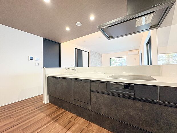 1号棟【キッチン】収納力もあるカウンターキッチンを採用。