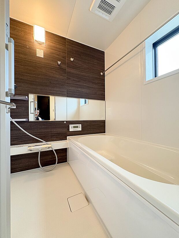 1号棟【浴室】足を伸ばして入ることのできる1坪タイプのユニットバス