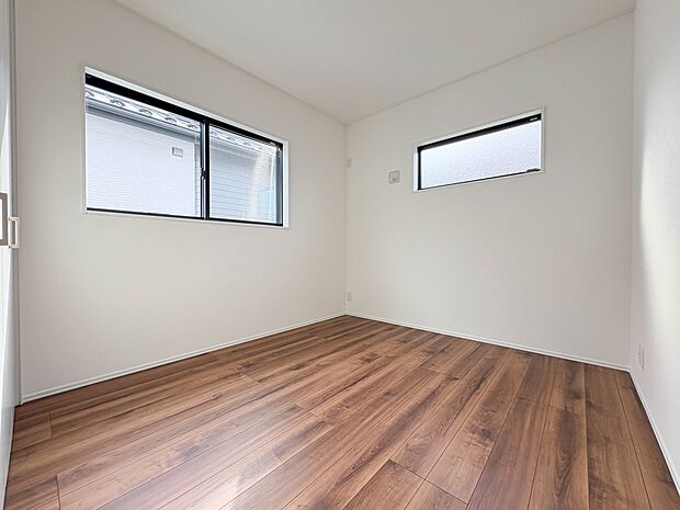 1号棟【洋室】リモートワークとしてもお使いいただけるスペースです。