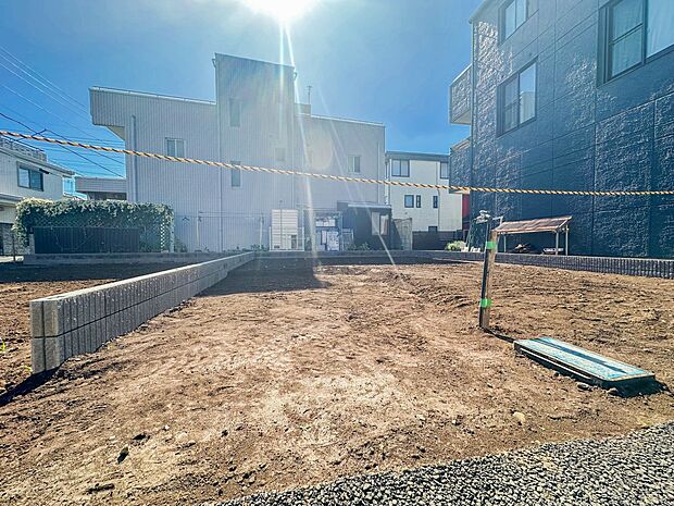 【現地外観】陽当りや通風性など各所に施された工夫で住みやすさを実現。部屋の大きさや周辺環境・街並など、資料には掲載していない情報が現地にはたくさんございます。是非ご確認下さい。