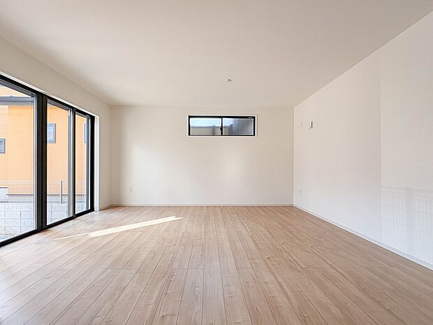 【LDK17.7帖+4.1帖】コンセプトルームも繋がっており、合わせて約21.8帖の大空間のリビングルーム。