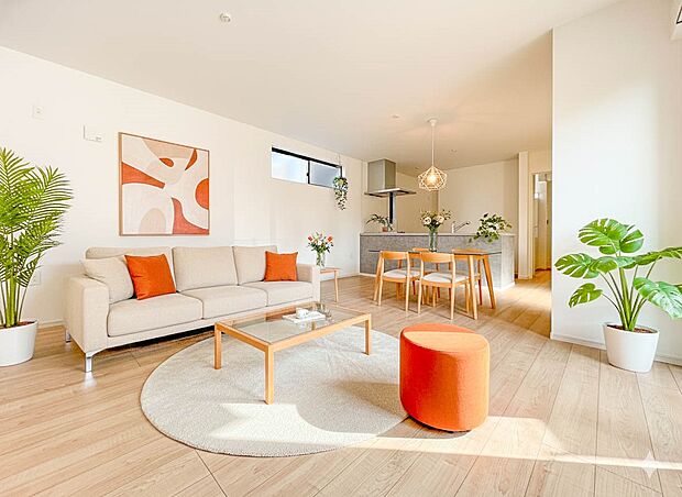 【LDK17.7帖＋4.1帖】コンセプトルームも繋がっており、合わせて約21.8帖の大空間のリビングルーム。  ※CG加工で家具を配置しております。