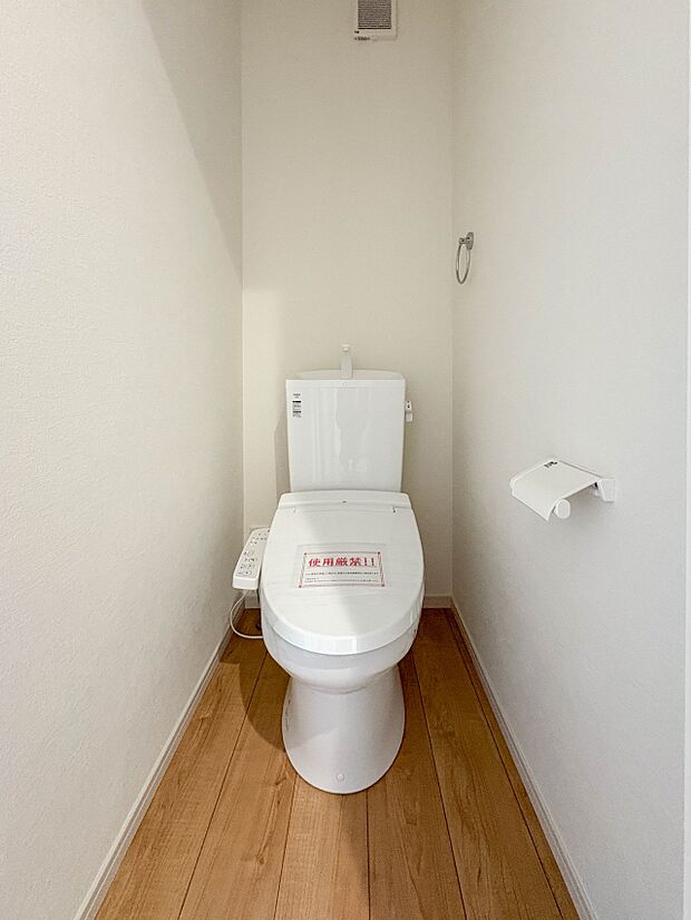 【トイレ】トイレ・ウォシュレット付。快適で衛生的な洗浄機能付温水シャワートイレです。
