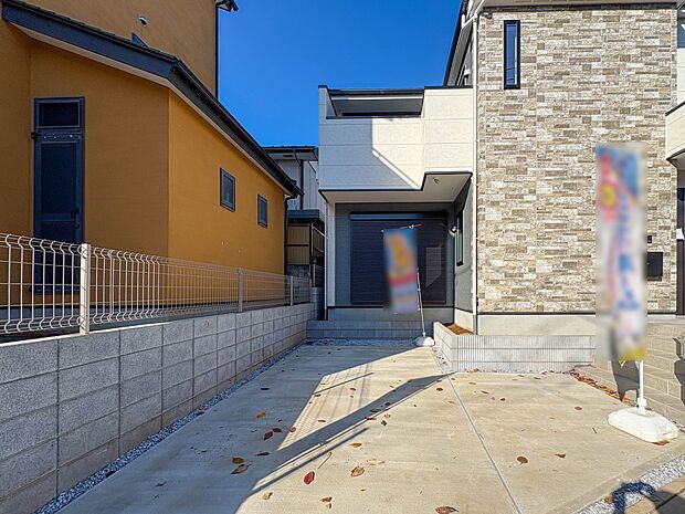 【駐車場】毎日の生活にマイカーが必須という方は、購入を検討する際、駐車場があることは大事な条件です。毎日の通勤や家族の送迎、買い物やお出かけなどクルマのある暮らしを満喫したい方は要チェック。…