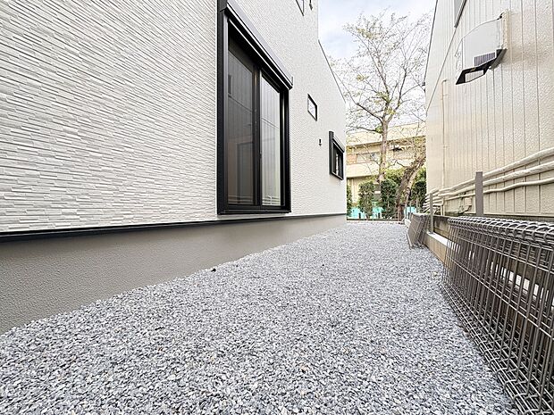 【庭】お庭にはプランター等をおいてガーデニングが楽しめます。