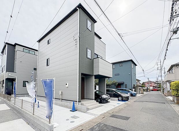 【前面道路 3号棟】車の通行が少ないので、静かな住環境を維持することができます。