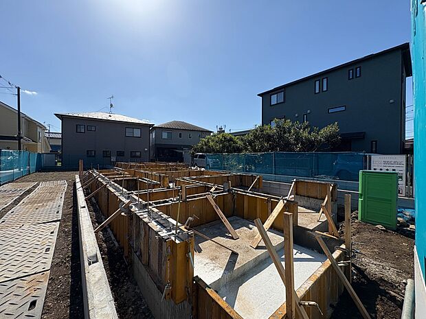 【外観】家族の温かさと陽光の暖かさ、楽しい毎日と明るい未来を予感させる「空間が織り成すひとつ先の住み心地」を演出します。