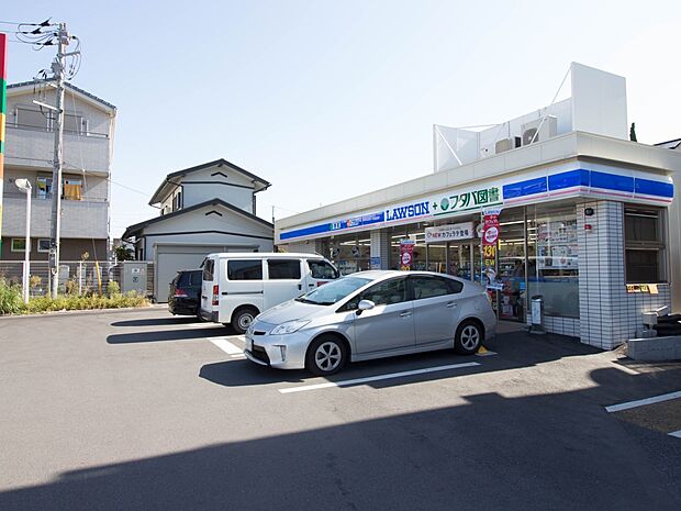 コンビニ 240m ローソンフタバ図書GIGA大宮店(ーソンフタバ図書GIGA大宮店 徒歩4分)