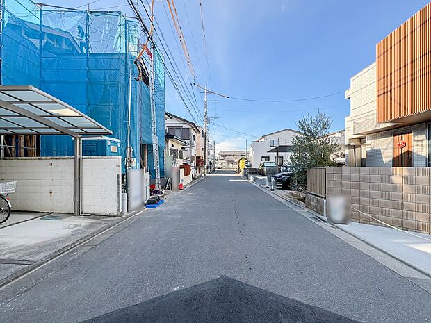 【前面道路】車の通行が少ないので、静かな住環境を維持することができます。