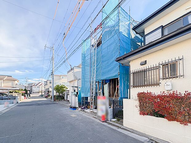 【外観】こちらの物件に少しでもご興味がありましたら、お気軽にお電話下さい。ネット上で「見えない物」「わからない事」でも、実際にご見学いただくことで、手に取るようにおわかりいただけるはずです。…