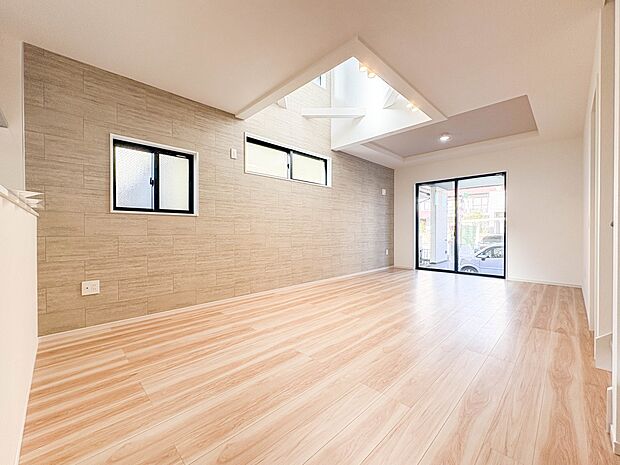 【ダイニングキッチン)LDK17.3帖】会話でホッとコミュニケーションできるリビング。料理でホッとハピネスになるキッチンなど。人をホッとさせる最新設備・仕様を採用しています。