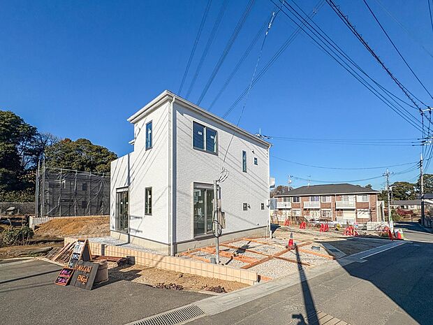 【外観】家族の温かさと陽光の暖かさ、楽しい毎日と明るい未来を予感させる「空間が織り成すひとつ先の住み心地」を演出します。