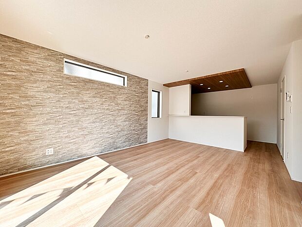 【LDK-17帖-】会話でホッとコミュニケーションできるリビング。料理でホッとハピネスになるキッチンなど。人をホッとさせる最新設備・仕様を採用しています。