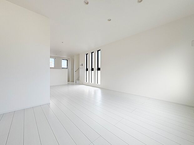 【LDK-19.67帖-】 整然とした空間演出、快適な理想の暮らしの実現は家のみの拘りではなく、そこで暮らす方々にとって素敵な環境であることも挙げられると思います。四季折々の変化が奏でる鼓…