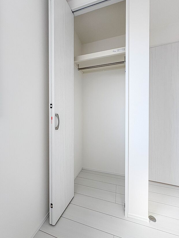 【収納】各部屋を最大限に広く使って頂ける様、全居住スペースに収納付。プライベートルームはゆったりと快適に。