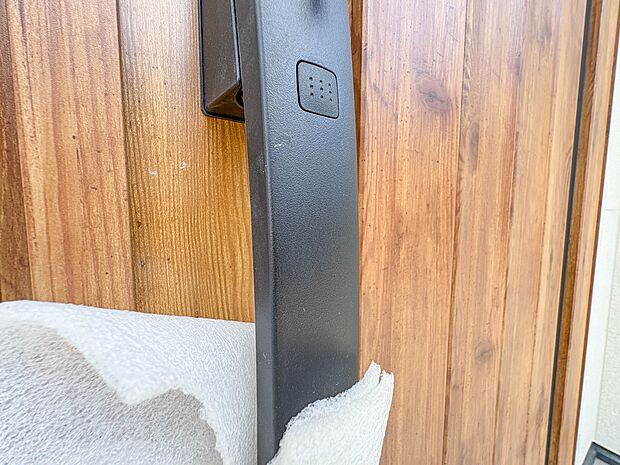 【電子キー】 玄関ドアのカギの開け閉めも、これからは電子錠でスマートに。