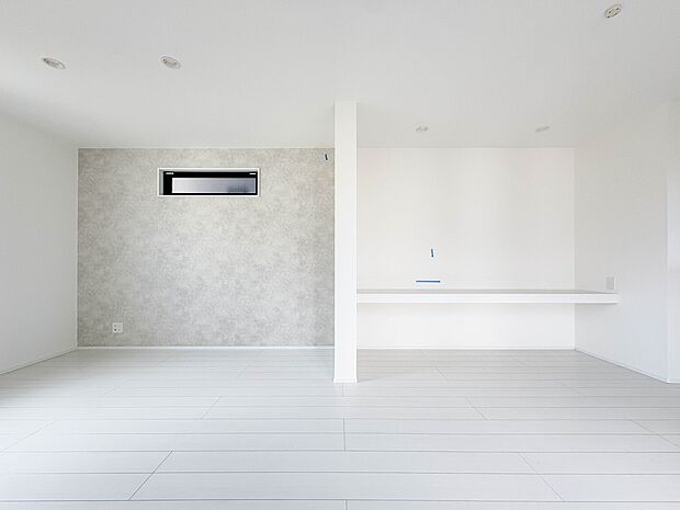 【LDK-19.67帖-】ダイニングテーブルを置いても十分な広さが確保されています。