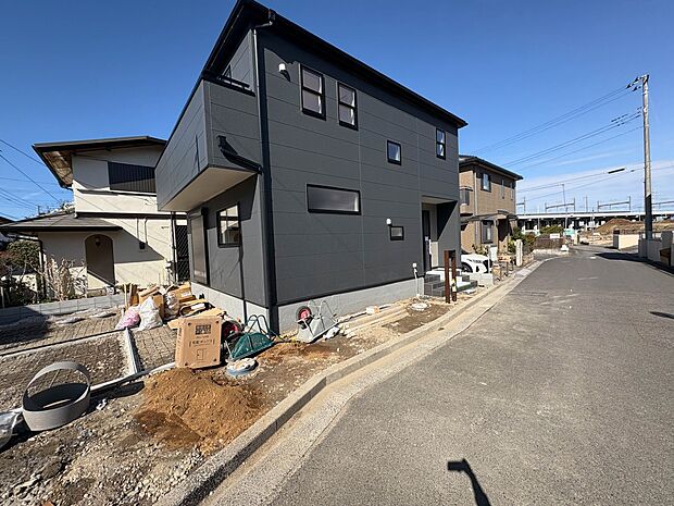 【前面道路約6m】車の通行が少ないので、静かな住環境を維持することができます。