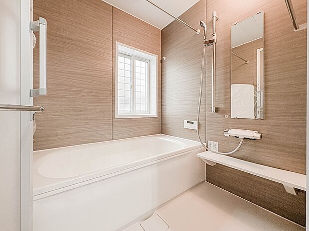 【Bathroom】一日の疲れを癒してくれるお風呂空間。使いやすさと上質な質感を両立して、単なる習慣から特別な時間に変わるはず。