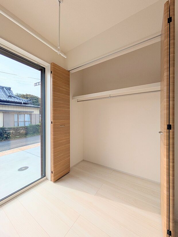 【収納】こちらの物件に少しでもご興味がありましたら、お気軽にお電話下さい。ネット上で「見えない物」「わからない事」でも、実際にご見学いただくことで、手に取るようにおわかりいただけるはずです。…