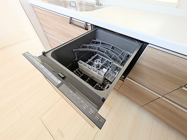 【ビルトイン食器洗浄乾燥機】食器洗いのわずらわしさから開放してくれる嬉しい設備。