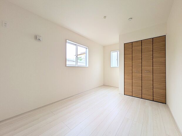 独立性を高めたお部屋。たっぷりの収納も配備しており、片付いた空間を現実出来そう。