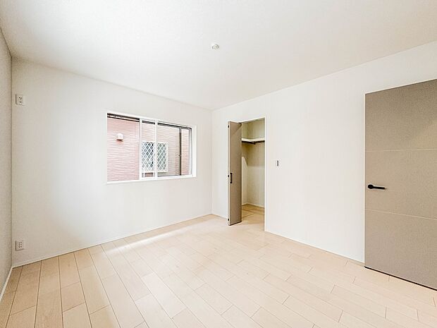 シンプルな内装はおしゃれのポイントです。シンプルは華美より飽きがこないからです。色や模様でおしゃれ感をだす。それがシンプルイズビューティーです。