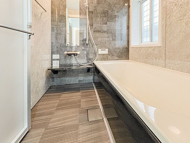 【浴室】一日の疲れを癒してくれるお風呂空間。使いやすさと上質な質感を両立して、単なる習慣から特別な時間に変わるはず。