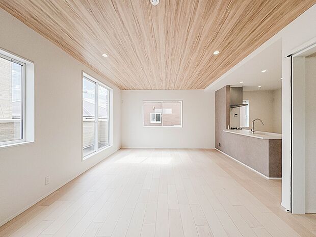 【カウンターキッチン】リビングの様子を見ながら家事ができます♪