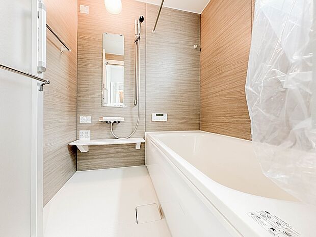 【Bathroom】一日の疲れを癒してくれるお風呂空間。使いやすさと上質な質感を両立して、単なる習慣から特別な時間に変わるはず。