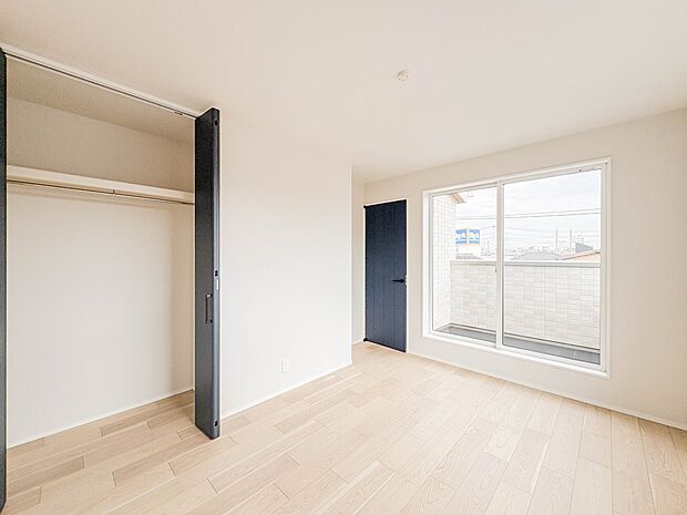 【収納】各部屋を最大限に広く使って頂ける様、全居住スペースに収納付。プライベートルームはゆったりと快適に。