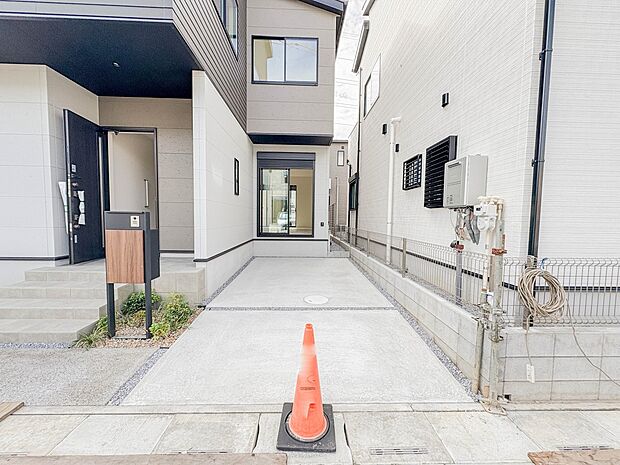 【駐車場】日々の暮らしにマイカーが必要。そんな方は物件の購入条件に駐車場は必須です。通勤に、家族のお迎えに、お買物に、おでかけに、クルマライフを楽しみたい方に。