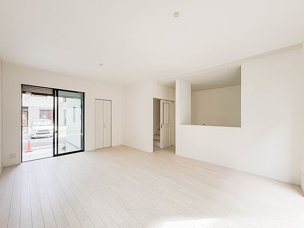 【ダイニングキッチン】会話でホッとコミュニケーションできるリビング。料理でホッとハピネスになるキッチンなど。人をホッとさせる最新設備・仕様を採用しています。