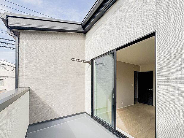 バルコニーから差し込む陽光・通風は、住環境・快適性と共に有り続ける貴重な「財産」です。